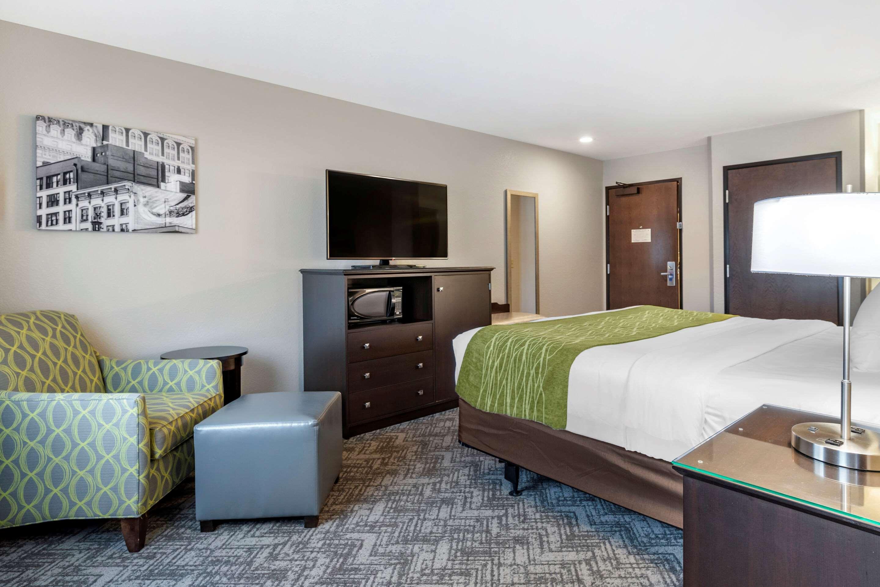 Comfort Inn & Suites Tualatin - Lake Oswego South Екстериор снимка