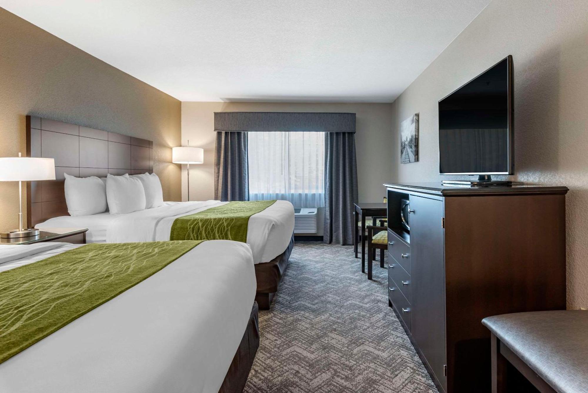 Comfort Inn & Suites Tualatin - Lake Oswego South Екстериор снимка