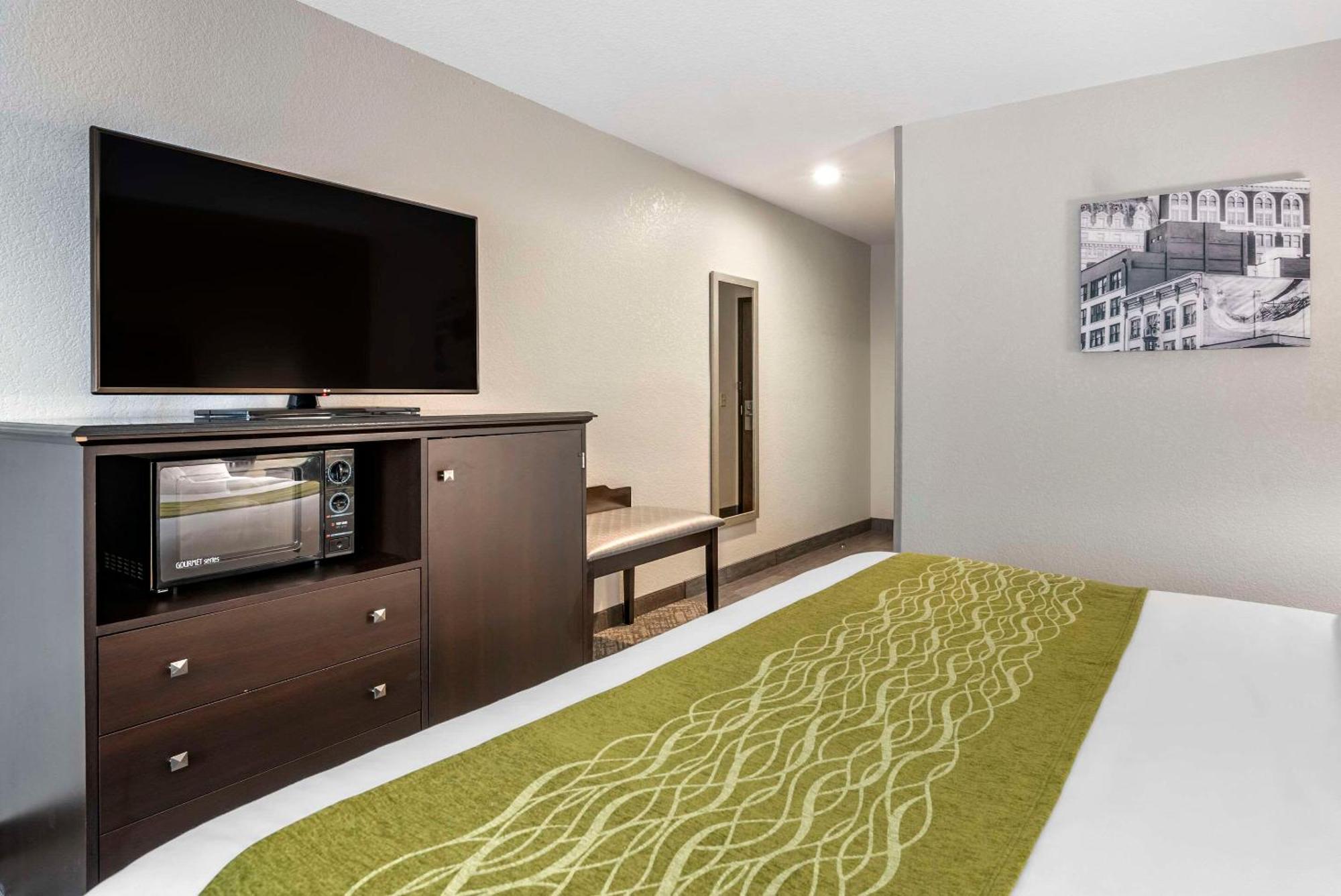 Comfort Inn & Suites Tualatin - Lake Oswego South Екстериор снимка