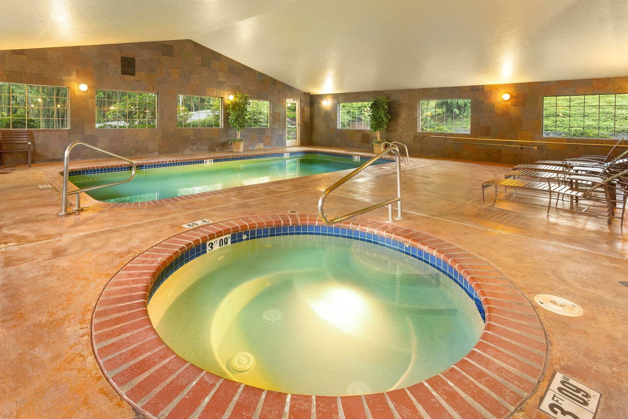 Comfort Inn & Suites Tualatin - Lake Oswego South Екстериор снимка